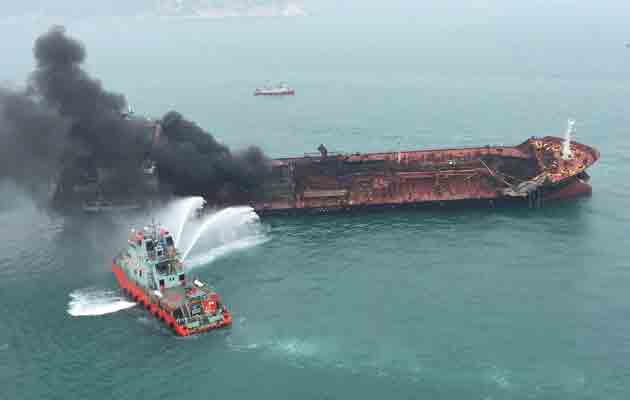 El petrolero Aulac Fortune, construido en 2010 y de pabellón vietnamita, es un buque de más de 17,000 toneladas, 144 metros de eslora y 22,6 metros de manga. FOTO/EFE