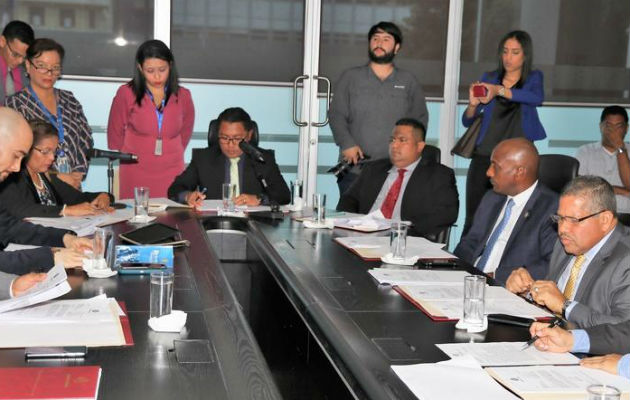 Dos iniciativas legislativas proponen reducir la producción y reemplazar progresivamente la utilización de material plástico de un solo uso. Foto/Asamblea