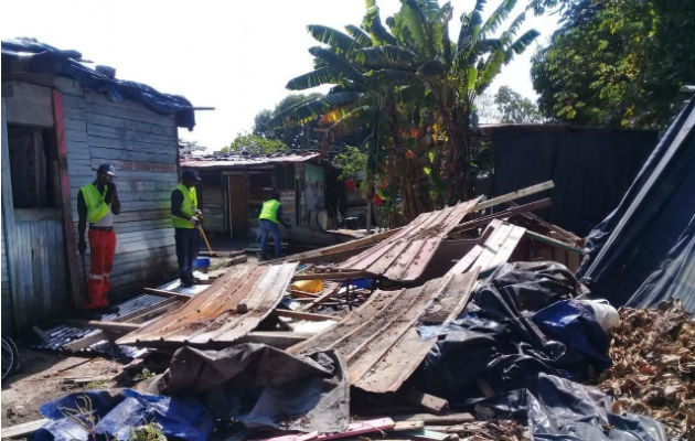 Hay casas que han sido demolidas en este sector de playa. Foto: Diómedes Sánchez S.