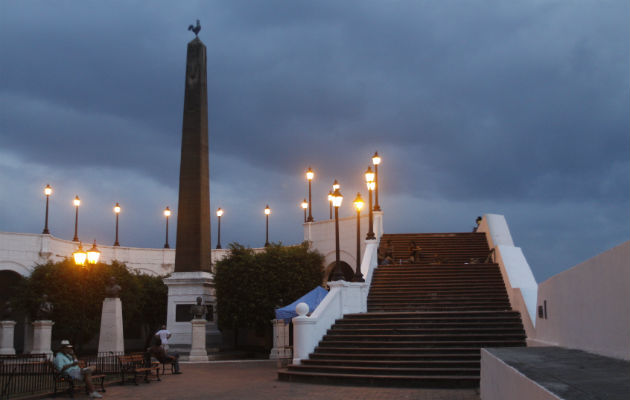 Arte en galería 'Juan Manuel Cedeño', del Inac en la Plaza de Francia, Casco Antiguo. /Foto: Archivo.