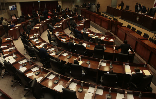 Comisión de Credenciales designa a tres diputados para unificar proyecto que modifica reforma interna de la Asamblea Nacional. Foto/Víctor Arosemena