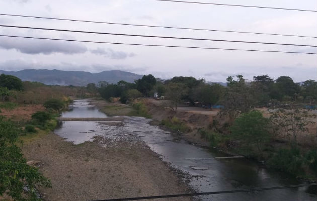 Cauce del río Pacora ha bajado considerablemente. Foto: Cortesía
