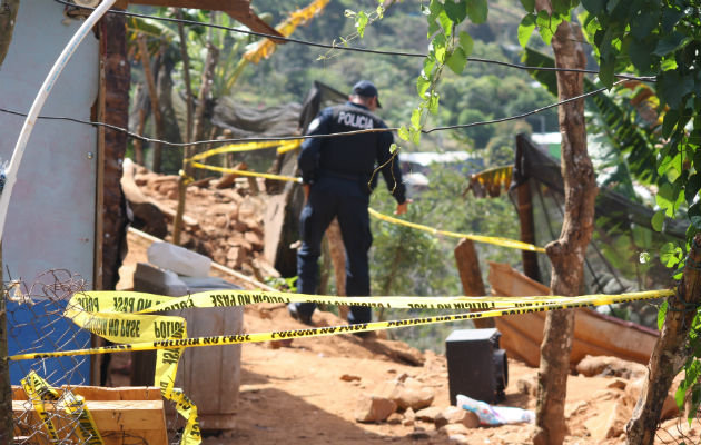 Identifican a víctimas de triple homicidio en el sector de las Nubes de Loma Cová, de Arraiján. Foto: Eric Montenegro.