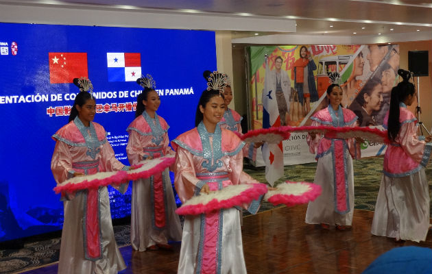 Agrupación de danzas folclóricas, del Instituto Chino Panameño Sun Yat-Sen. Foto: Rosalina Orocú  Mojica.