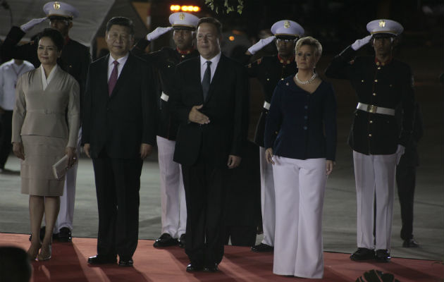 Xi Jinping y Juan Carlos Varela  saludaron a los presentes. /Foto Víctor Arosemena