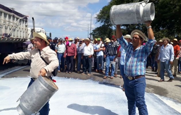 Productores agropecuarios logran acuerdo con el gobierno; firmaron un documento de entendimiento. Foto: Panamá América.