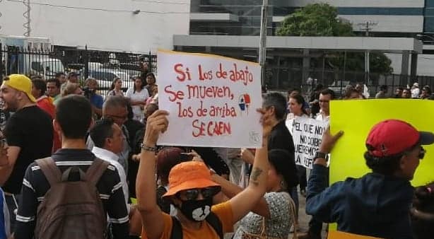 Los manifestantes exigen que cese el despilfarro de los fondos del Estado y se hagan las investigaciones necesarias.