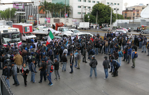 La mayoría de viajeros optaron por acceder al Metro y, al ser preguntados por las molestias que esta manifestación les causó, algunos rehuyeron apresurados y otros contestaron que las protestas no deben perjudicar a la vida cotidiana de los ciudadanos.