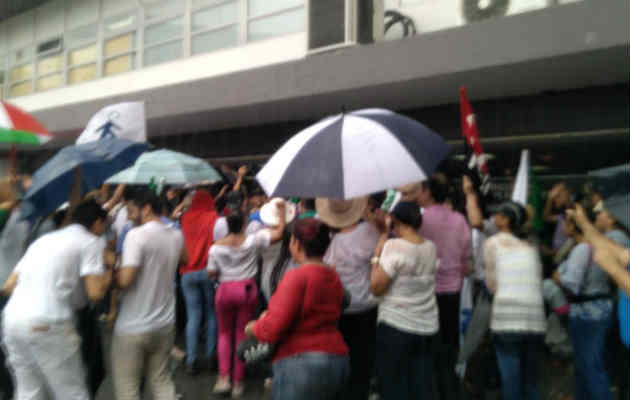 Universidad de Panamá en marcha multitudinaria en contra de las reformas constitucionales. Foto/Yai Urieta