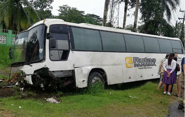 Un bus de Rutas Panamá estuvo involucrado en la colisión. Foto: Diómedes Sánchez S. 