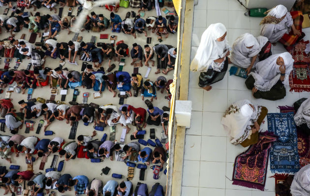 Las autoridades religiosas indonesias confirmaron anoche el inicio del periodo de ayuno tras observar la posición de la luna.