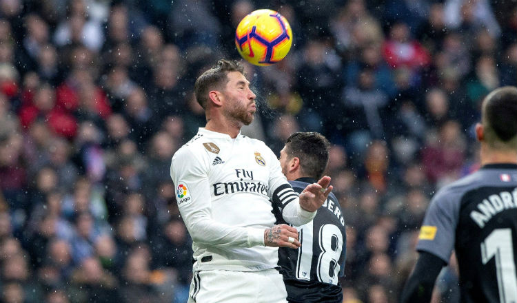 Sergio Ramos en acción defensiva para el Real Madrid. Foto EFE