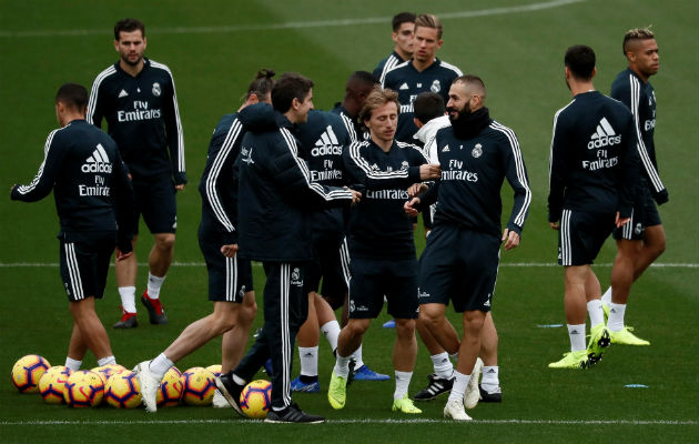 Jugadores del Real Madrid entrenan con miras al partido ante Barcelona. Foto:EFE