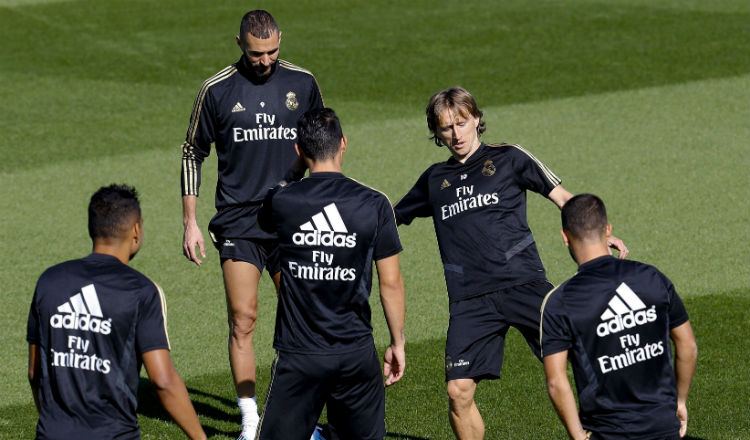 Luka Modric vuelve a la dinámica de grupo del Real Madrid tras una lesión. Foto EFE