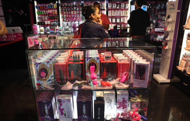 Vista general de una tienda de juguetes sexuales este martes, en Ciudad de México (México). México se prepara para vivir un romántico Día de los Enamorados en el que cada vez los regalos son más variados y transgresores. FOTO/EFE