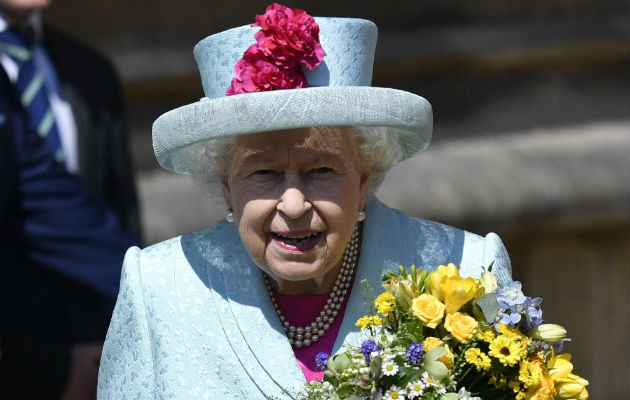 No acompañó a Isabel II su esposo, el duque de Edimburgo, ni tampoco estuvo durante el servicio la esposa del príncipe Enrique.