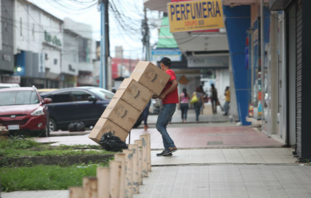 El incremento en el arancel es de 15% al 37.9% para las confecciones. Archivo