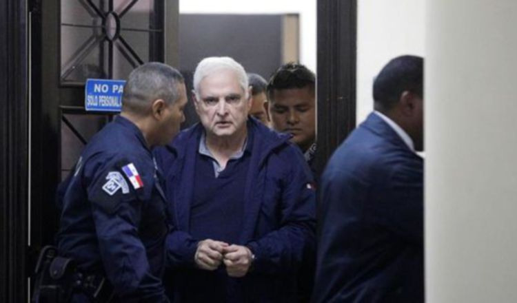 La defensa del expresidente Ricardo Martinelli considera que hay argumentos suficientes para que se le cambie la medida cautelar.