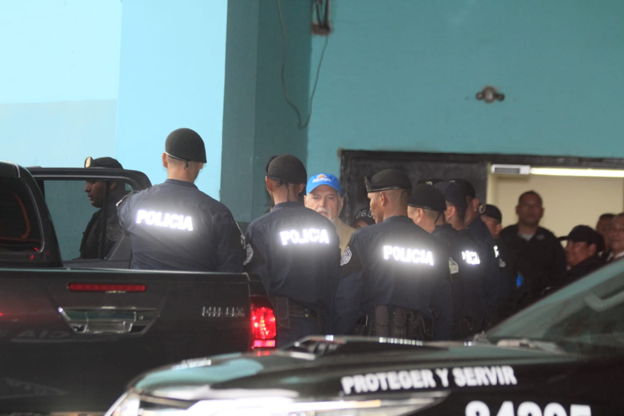 Ricardo Martinelli le envió un mensaje a Juan Carlos Varela a su salida del Sistema Penal Acusatorio. Foto Víctor Arosemena