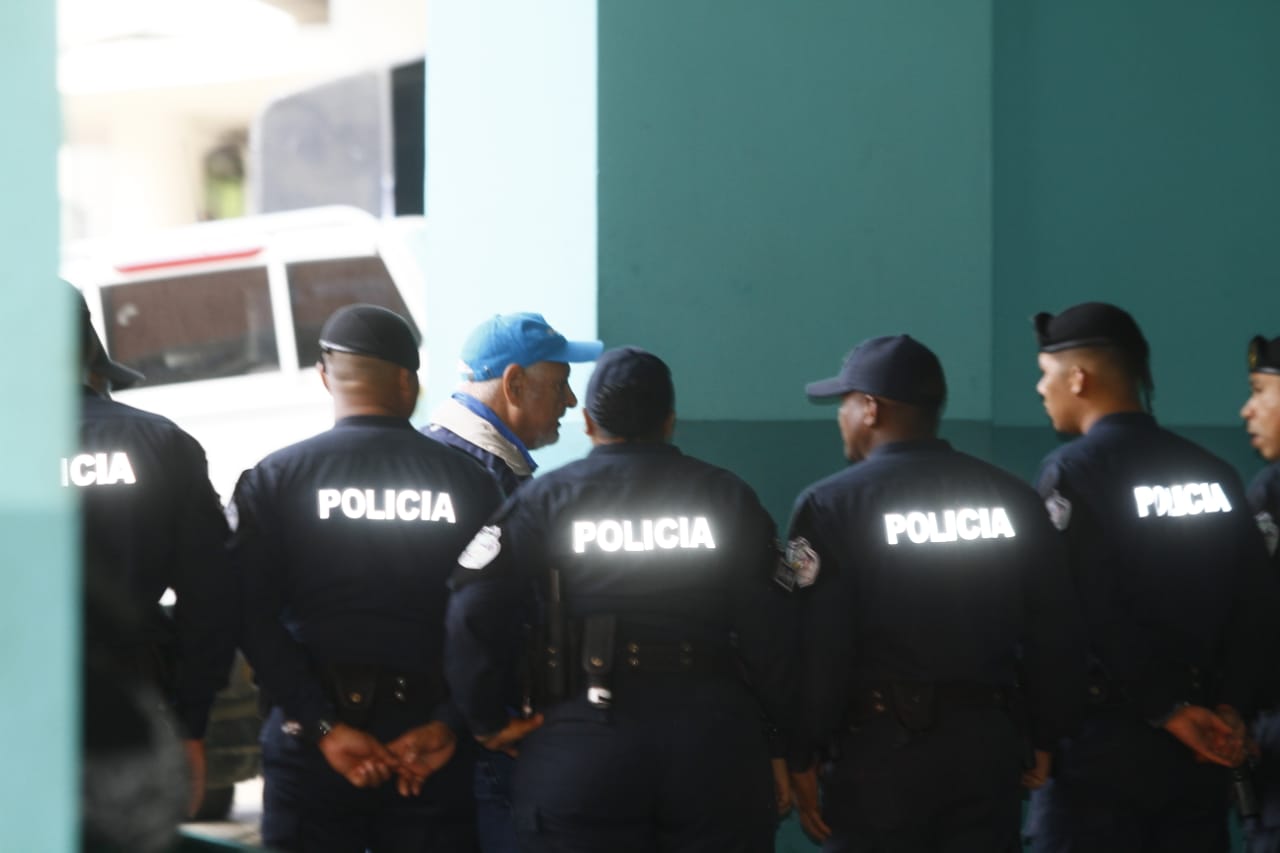 Ricardo Martinelli luce una gorra alusiva a sus candidaturas, a su llegada hoy al Sistema Penal Acusatorio. Foto: Víctor Arosemena