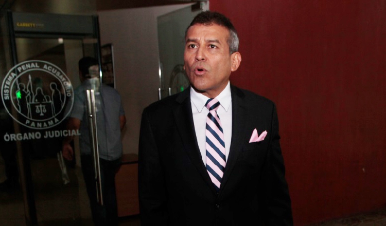 El abogado Sidney Sittón es parte del equipo de defensa del expresidente Ricardo Martinelli.
