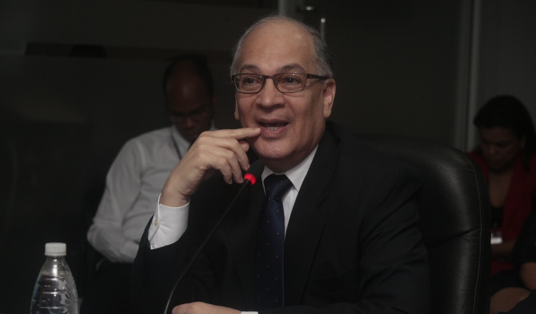 Rigoberto González sustentó el presupuesto de la Procuraduría de la Administración para 2020. Foto de Víctor Arosemena