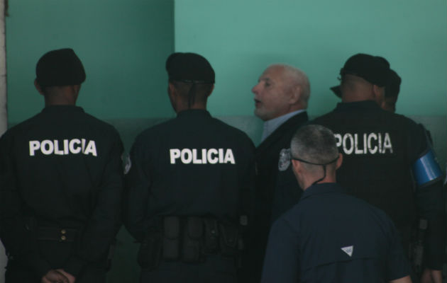 Expresidente Ricardo Martinelli retorna a la audiencia luego de ser estabilizado. Foto: Víctor Arosemena.