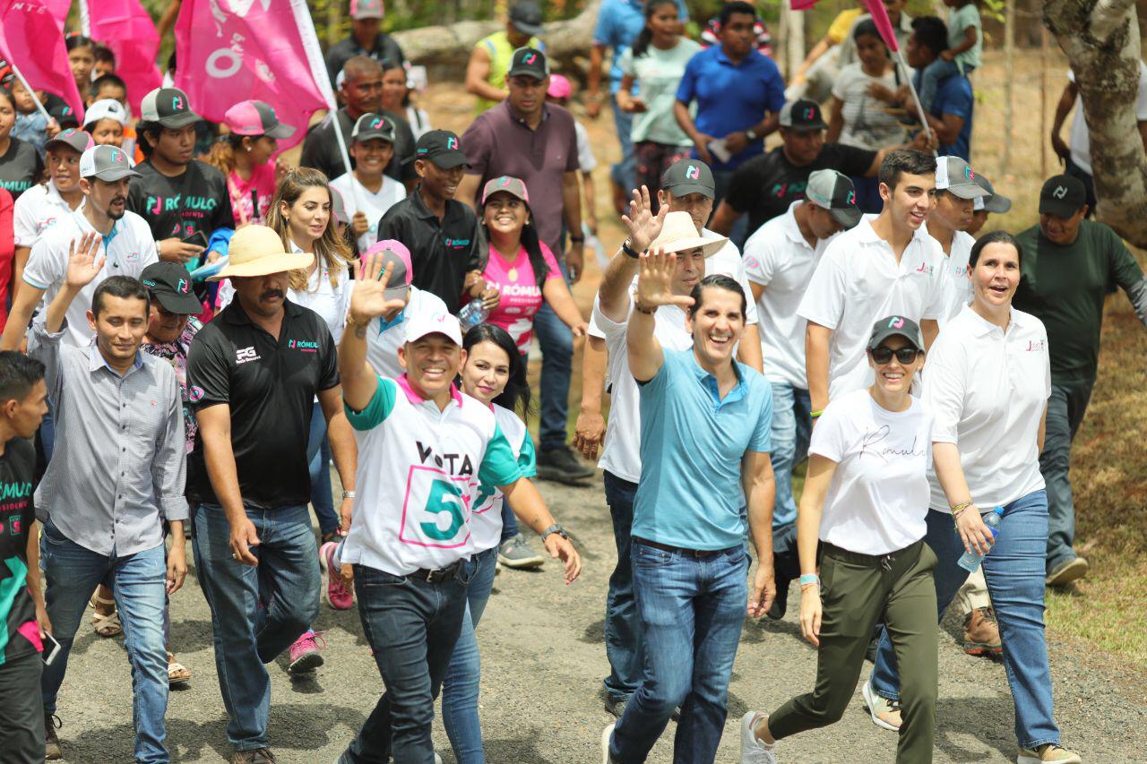 Transportistas tendrán seguridad jurídica y respeto a sus derechos, anuncia Rómulo Roux. Foto: CD.