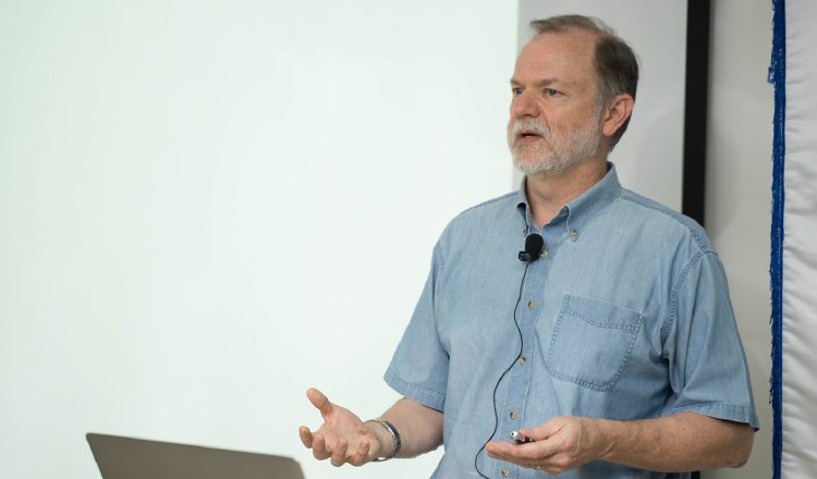 Robert Lang, quien estudió Ingeniería Eléctrica en el Instituto de Tecnología de California, Estados Unidos.  Cortesía