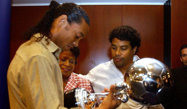 Ronaldinho Gaúcho junto a su hermano Roberto Assis Moreira. Foto EFE 