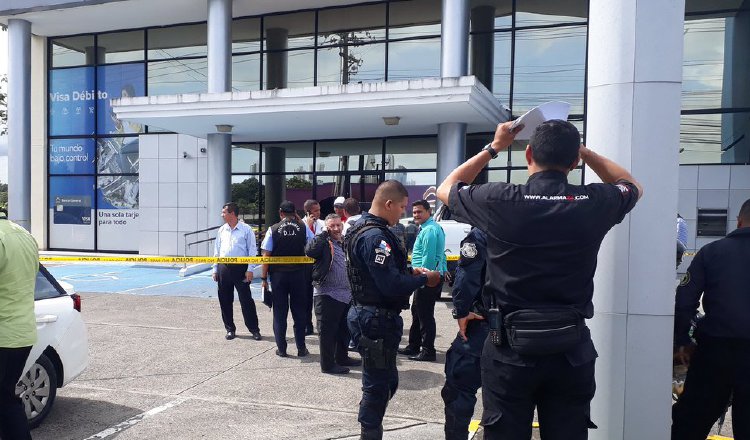  Tres de los cuatro asaltantes del Banco General fueron heridos por los policías. Foto: Redes sociales.