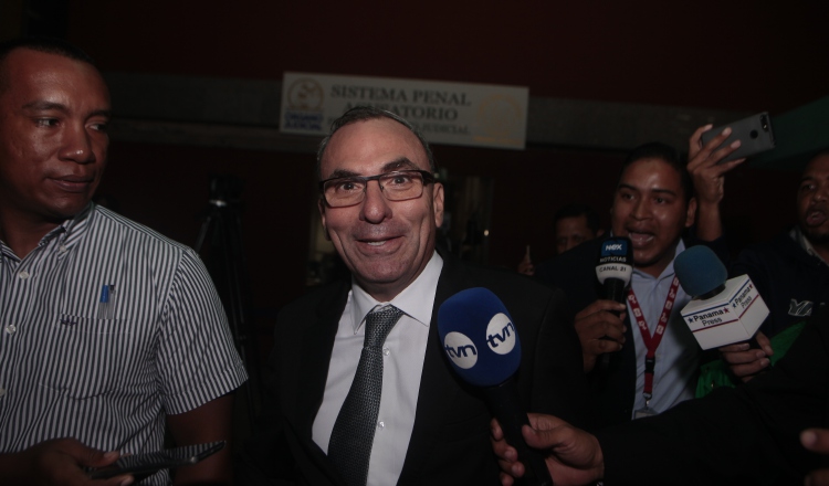 Rolando López estudió en la academia militar Eloy Alfaro de Ecuador.