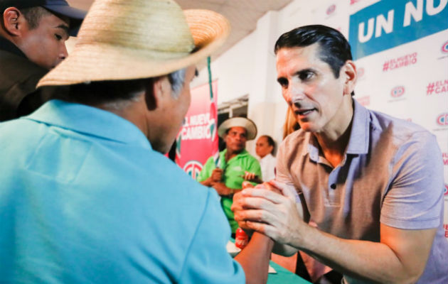 El candidato presidencial de CD, Rómulo Roux, contempla un plan agresivo para solucionar el problema del tranque.