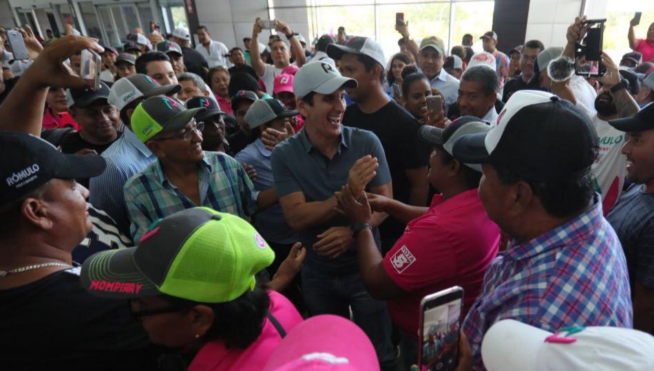 Rómulo Roux fue recibido con mucha alegría en la ciudad de David, provincia de Chiriquí. 