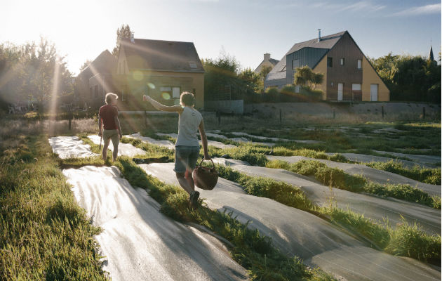 Residentes y granjeros de Langouët apoyan en gran parte el veto a pesticidas. Una granja amigable con el ambiente. Foto/ Andrea Mantovani para The New York Times.