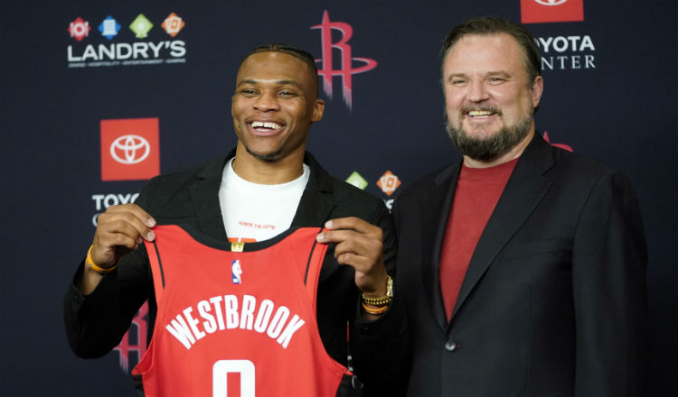 Russell Westbrook durante su presentación con los Rockets de Houston Foto AP