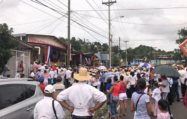 El tradicional tamborito es parte de las actividades que desarrollan los santeños residente en San Miguelito.