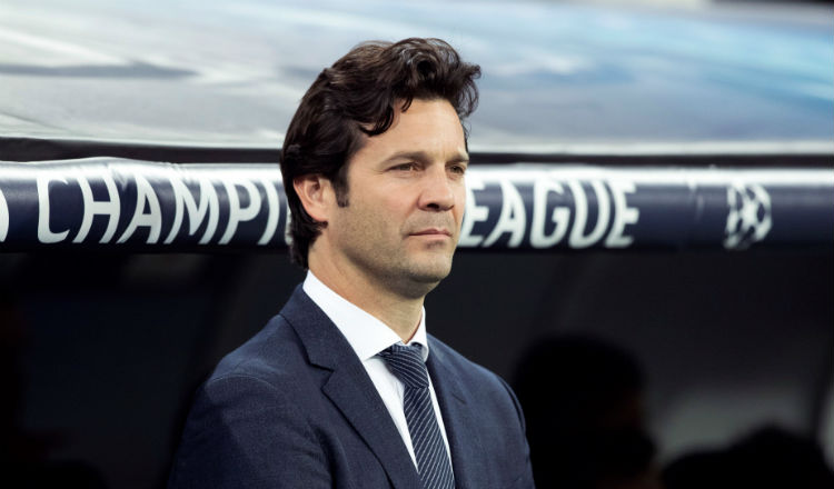 El argentino Santiago Solari ya habría sido informado que deja de ser técnico del Real Madrid. Foto EFE