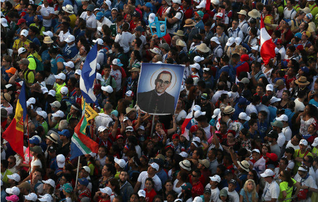 Miles de peregrinos asistieron a la misa de acogida de la JMJ con el Papa Francisco. Foto: AP/EFE