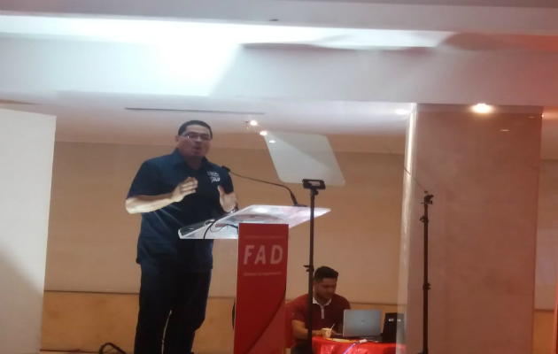 Saúl Mendez dando su discurso después de ser proclamado como ganador. / Foto: Adiel Bonilla/Panamá América