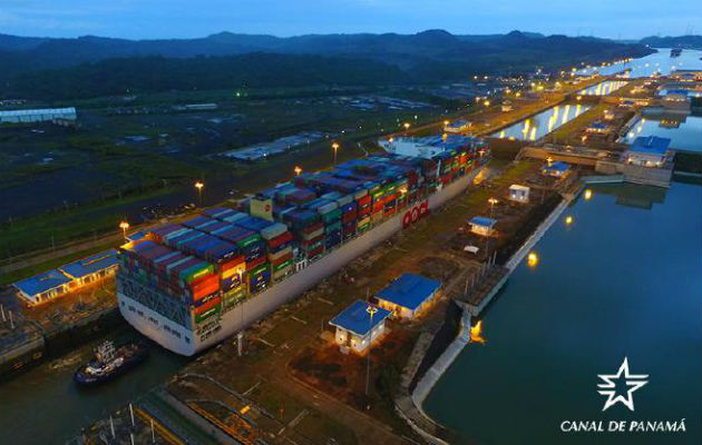 Más del 50% de los buques que transitan por el Canal de Panamá son portacontenedores. Foto: Canal de Panamá