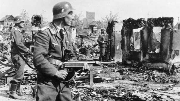 La Segunda Guerra Mundial destruyó masivamente propiedad privada, cercenó la libertad de las personas y produjo la muerte de 60 millones de personas. Foto: AP.