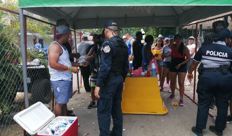 Se mantienen fuertes controles de acceso a las actividades festivas. Eric Montenegro