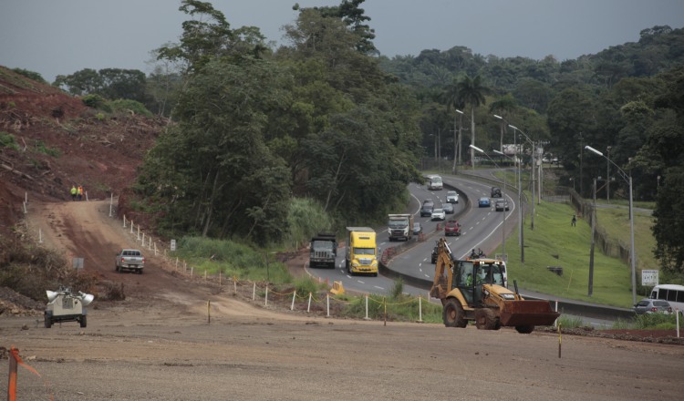 La ampliación a cuatro carriles ha provocado que  critiquen la devastación tan grande que se ha causado para realizar el proyecto, sumado al que se hará con la Línea 3. Foto: Víctor Arosemena