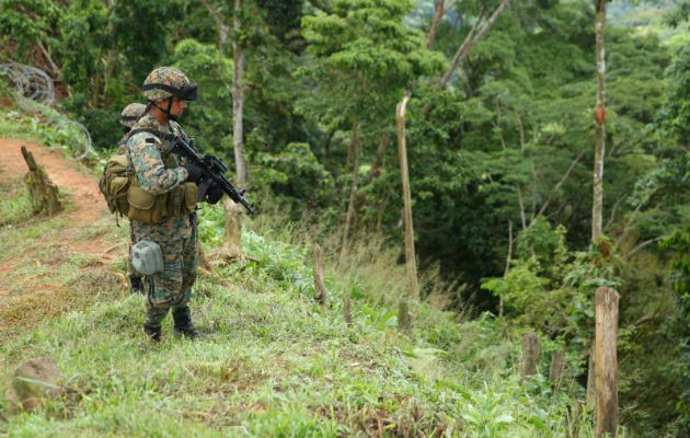 Un muerto, fusiles decomisados y un detenido en enfrentamientos en Darién. Foto: Senafront.