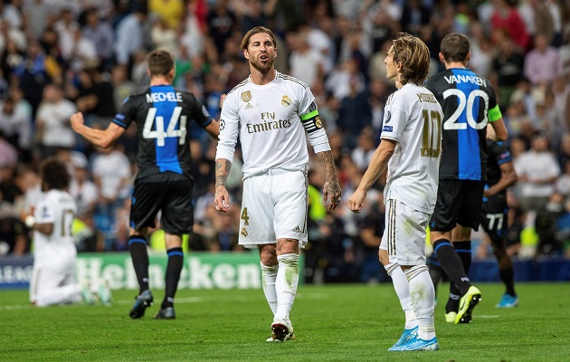Sergio Ramos y Luka Modric muestran sus molestias por el empate ante Brujas. Foto:EFE
