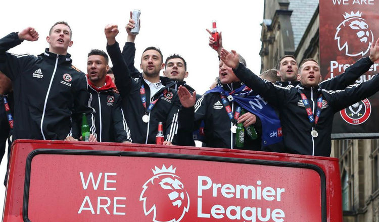 Jugadores del Sheffield United celebran el ascenso a la Liga Premier Foto @sheffieldunited