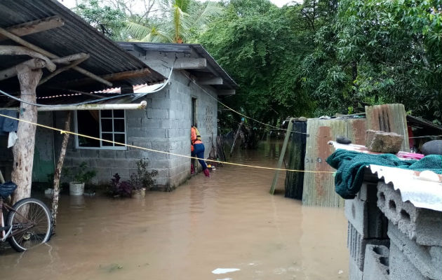  Las fuertes lluvias que se registraron causaron  la inundación. Foto: José Vásquez.  