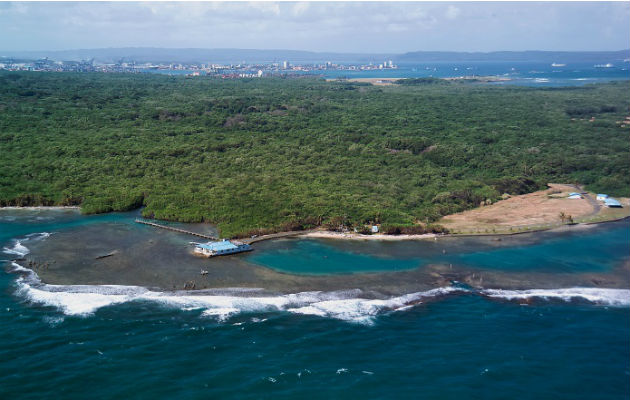 Se trata de un área de arrecifes coralinos y muy cercano al Centro de Estudios Marinos de Punta Galeta, que quedaría vulnerable a un derrame de petróleo. Foto: Smithsonian/ Cortesía