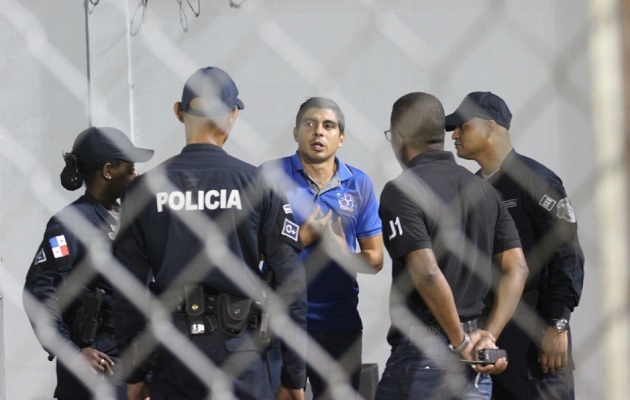 Juan Ramón fue sacado del estadio.